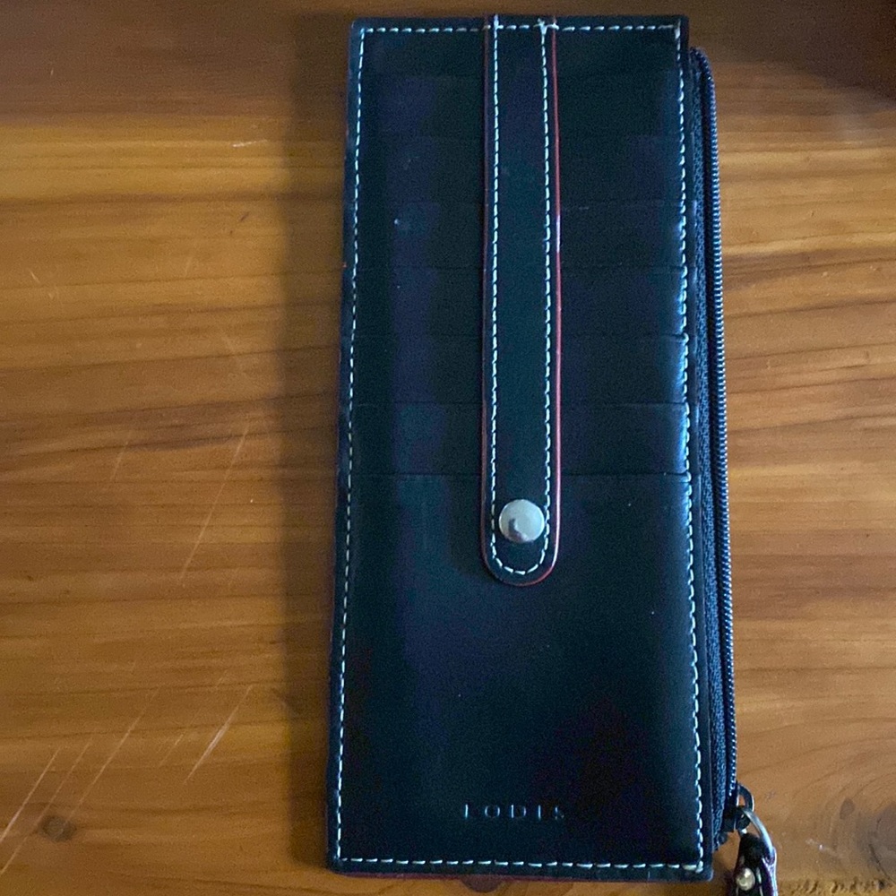 Lodis black wallet with 7 card slots and one for ID.
